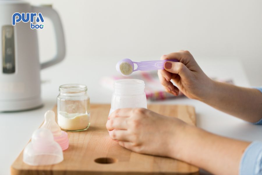 Pha sữa công thức cho nước vào trước hay sữa vào trước?